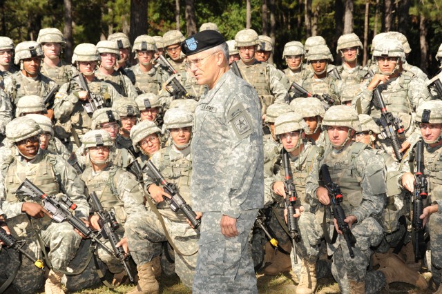 CSA talks with Soldiers