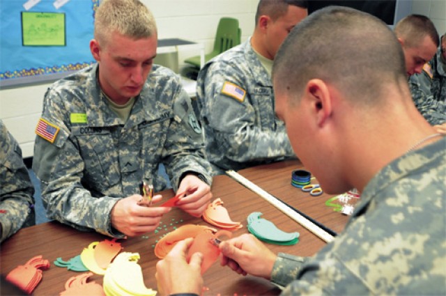 AIT Soldiers demonstrate selflessness, teamwork with volunteer service