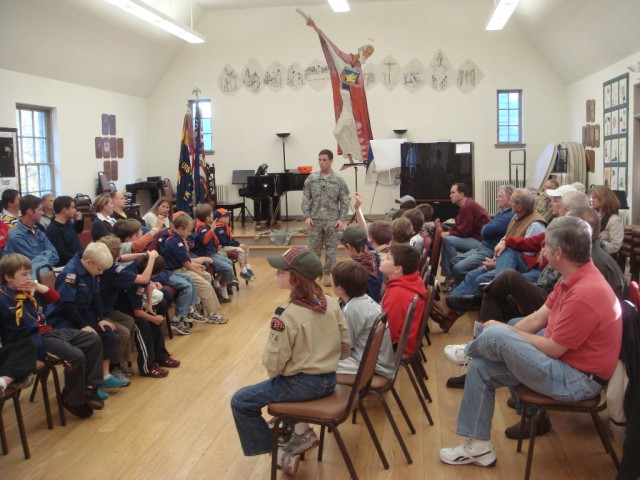 Soldier helps in Cub Scouts&#039; advancement