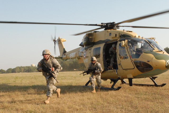 Hawaii-based Soldiers train with Indian army aviators at YA 09