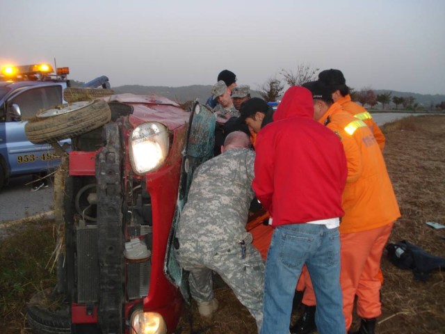 UNC Security Battalion Soldiers help Korean accident victim