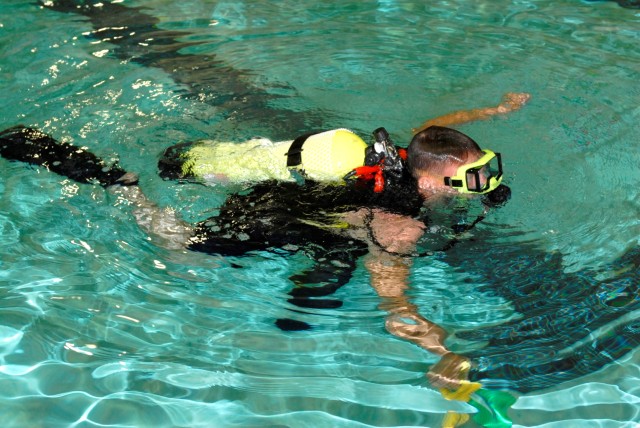 Warrior Transition Unit Soldiers experience benefits of scuba diving