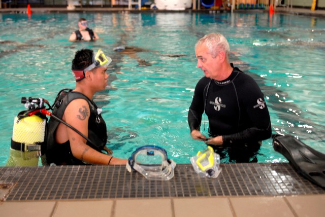 Warrior Transition Unit Soldiers experience benefits of scuba diving