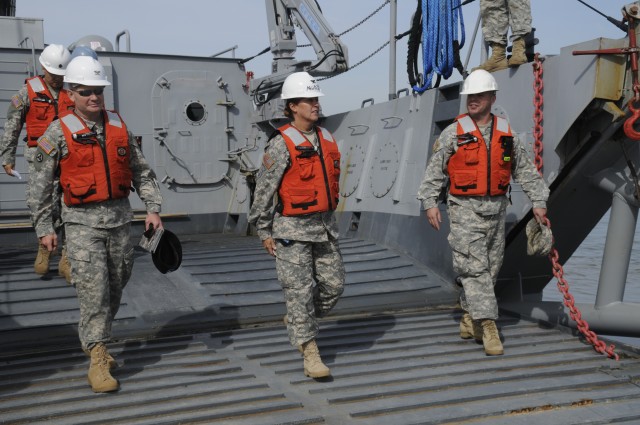 ESC Commander Visits Fort Eustis and 7th Sustainment Brigade