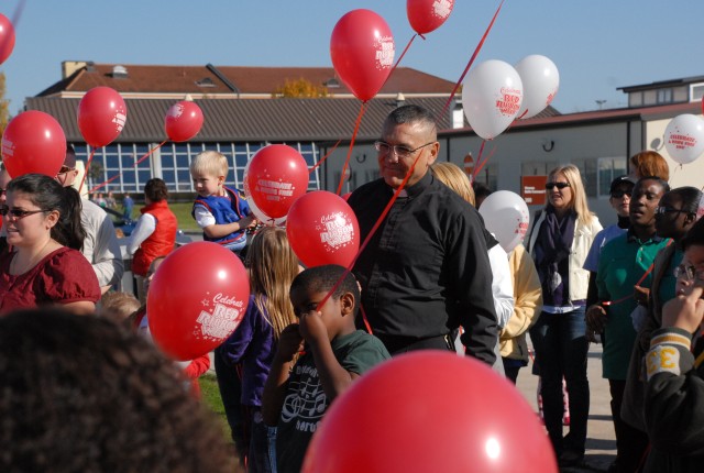 Italian and English Red Ribbon balloon release