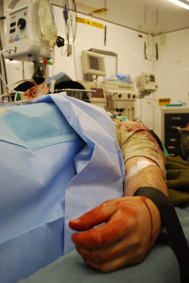 212th CSH Soldiers test skills, support Reserve troops