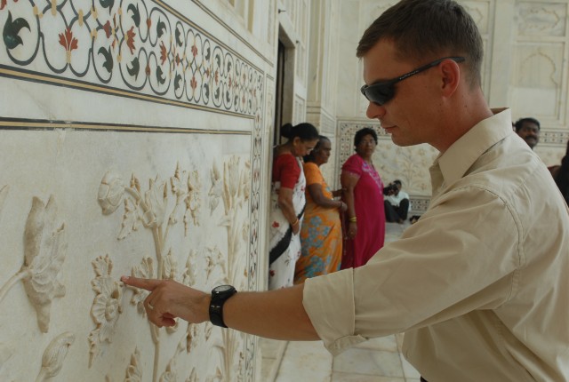 Strykehorse Battalion visits Taj Mahal