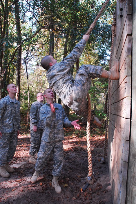 Recruits crawl, climb, swing through training | Article | The United ...