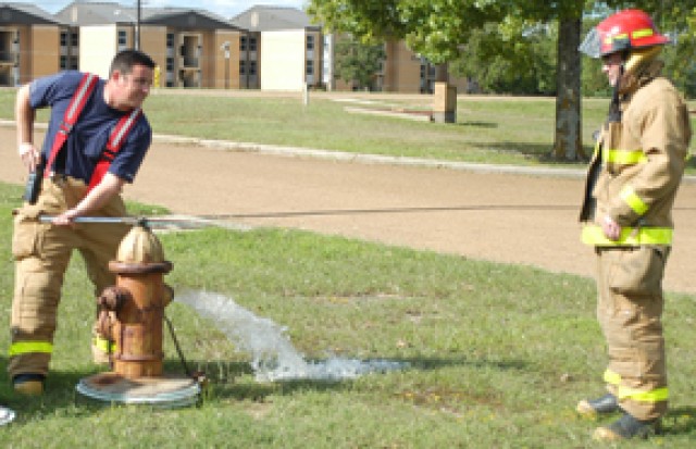 &#039;Guardian&#039; experiences FortAca,!E+Polk firefighters&#039; daily life3