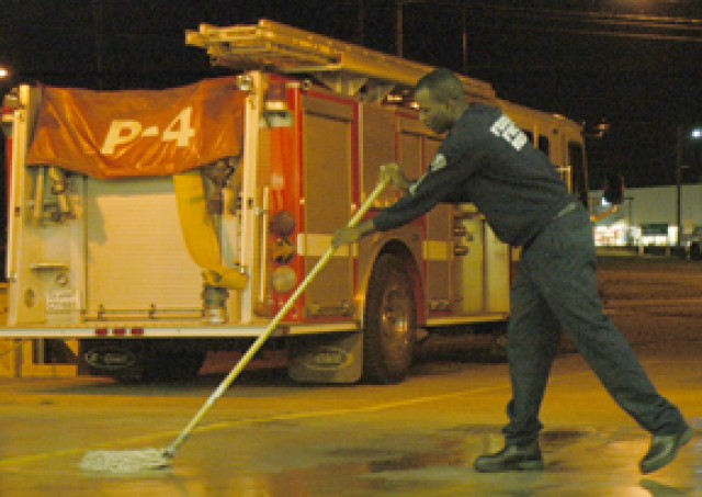 &#039;Guardian&#039; experiences FortAca,!E+Polk firefighters&#039; daily life5