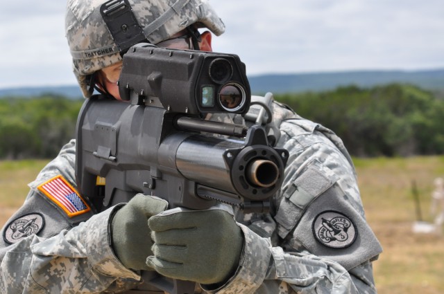 Army testing XM-25 &#039;smart&#039; high-explosive weapon for Soldiers