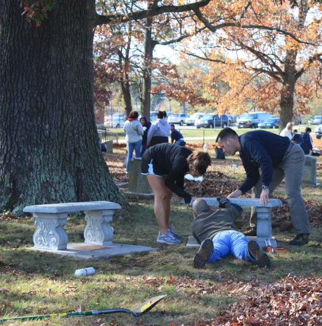 Volunteers spruce up Woodlawn Cemetery for Veterans Day