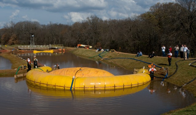 Corps&#039; ERDC tests new technology for emergency levee repairs 