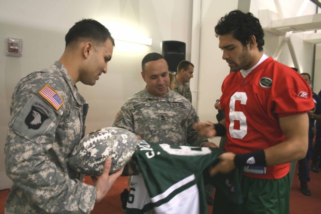 Soldiers attend Jets Practice