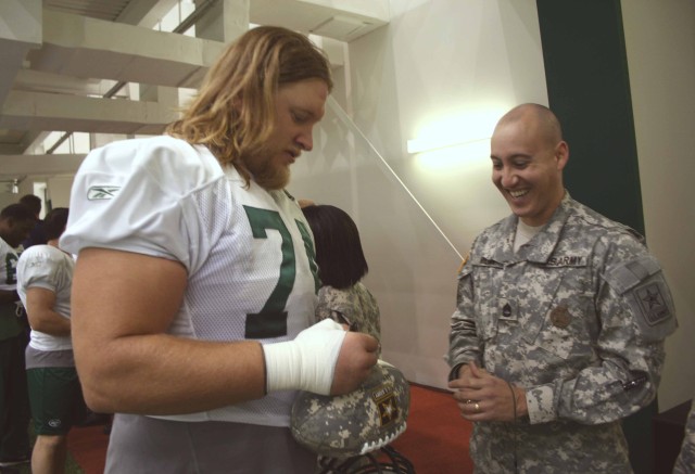 Soldiers attend Jets practice