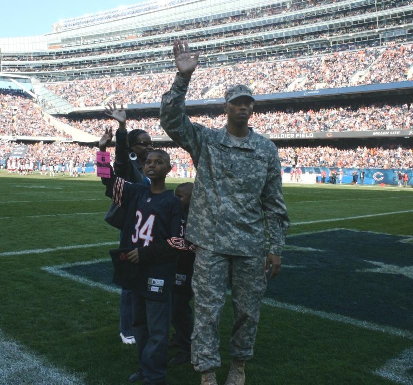 DVIDS - Images - Service members receive honor during Chicago Bears Veterans  Day game [Image 8 of 13]