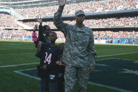 DVIDS - Images - Chicago Bears Honor the Military for Veterans Day at  Soldier Field [Image 8 of 10]