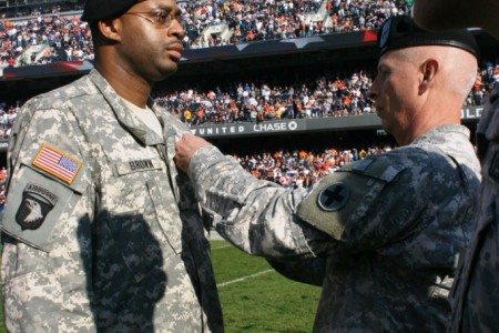 DVIDS - Images - Chicago Bears Honor the Military for Veterans Day at  Soldier Field [Image 2 of 10]