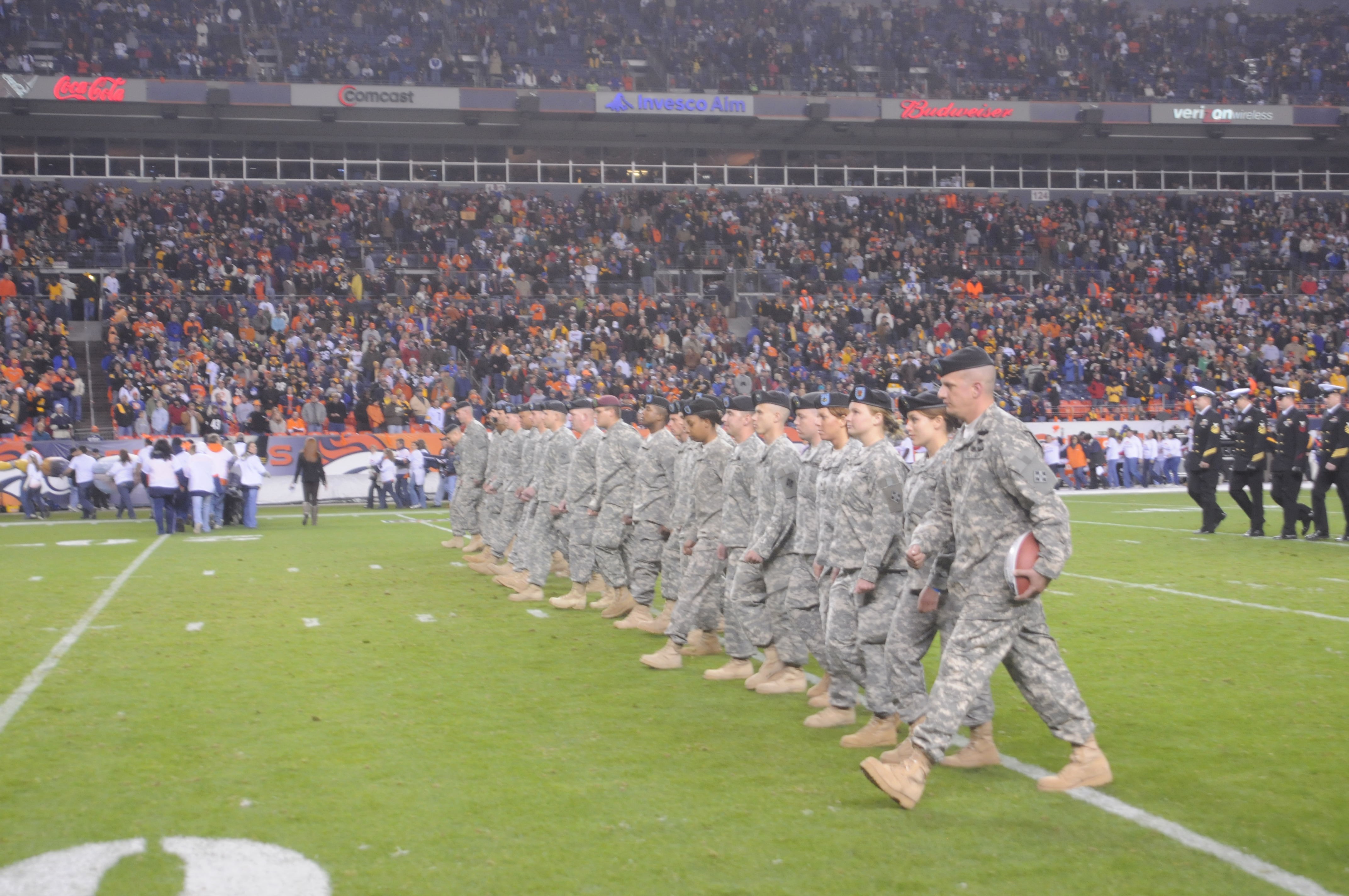 Denver Broncos honor local military, Article