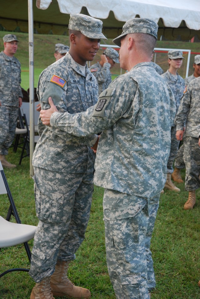 715th MI Bn Solider is awarded Soldier&#039;s Medal 