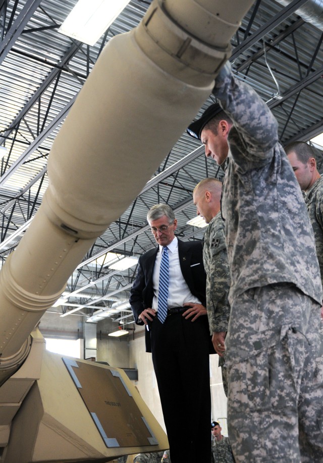 &quot;Raider&quot; Brigade capabilites shown to Army Secretary