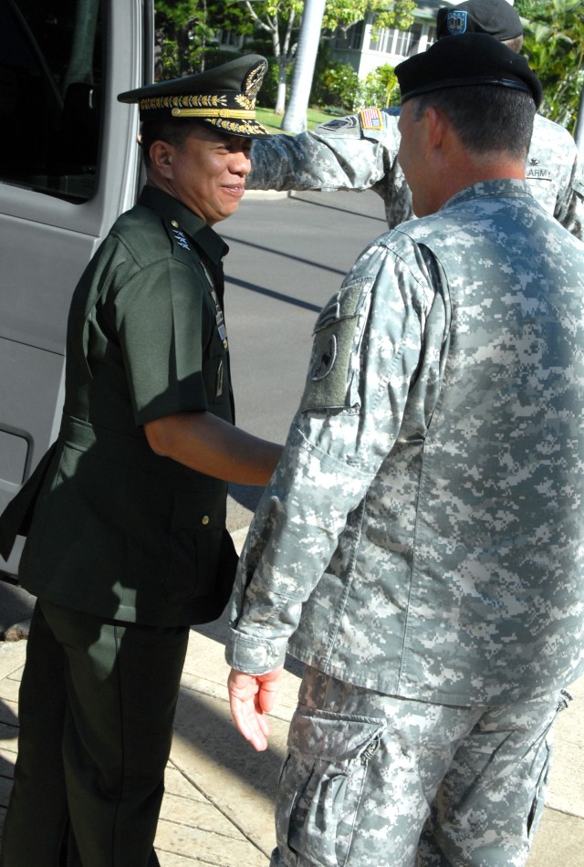 Philippine Army Commanding General visits USARPAC