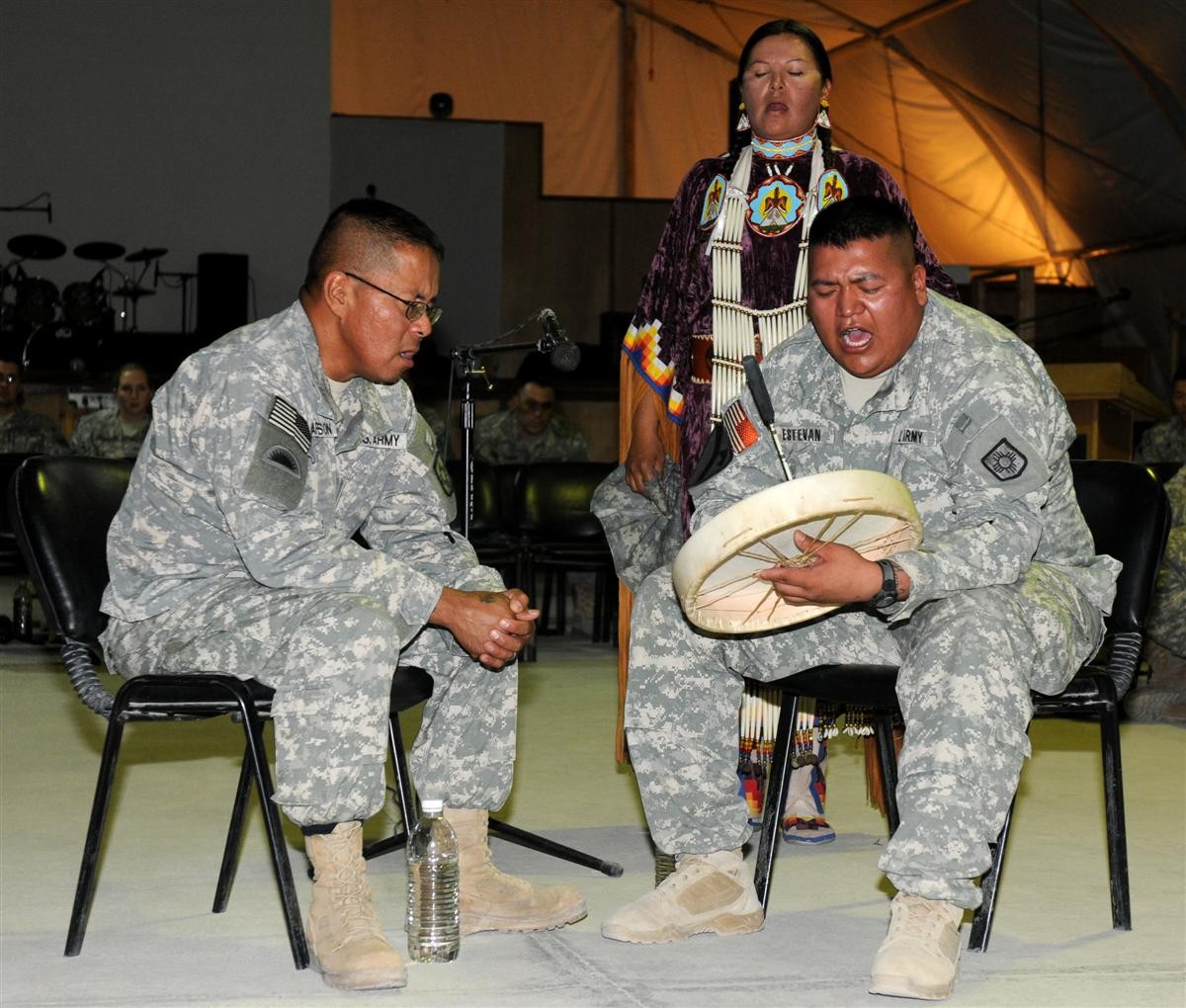 native-american-soldiers-celebrate-share-culture-article-the