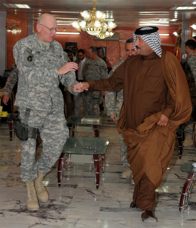 US Army leaders meet with shaykhs in southern Iraq