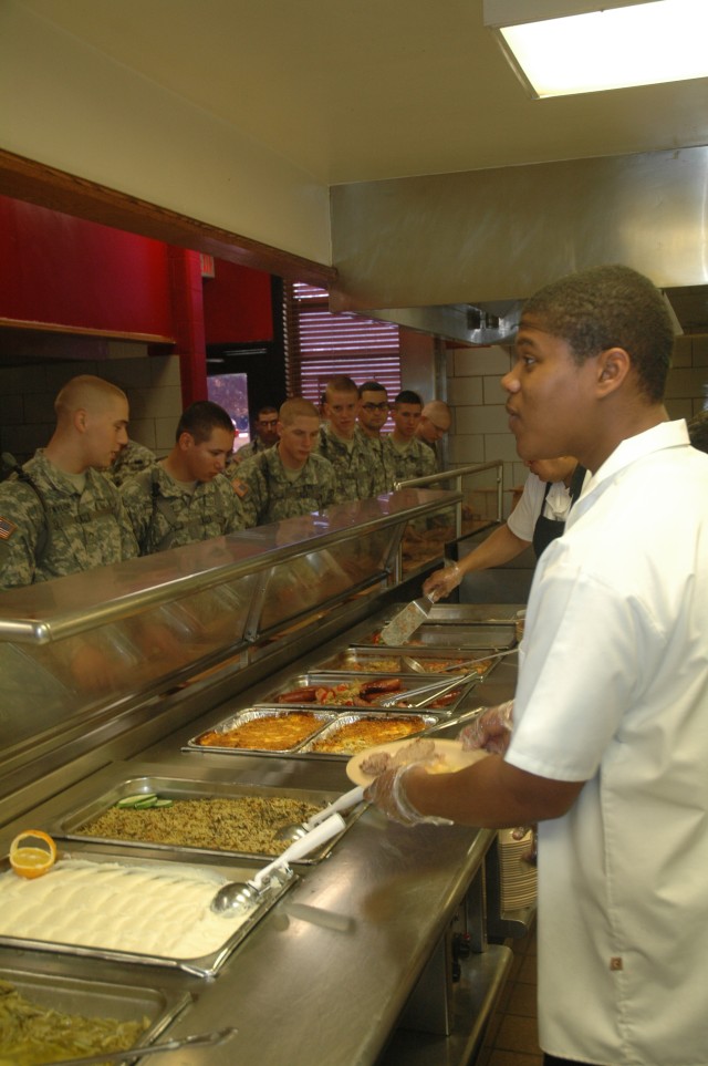 Meal delivers taste of home to Soldiers