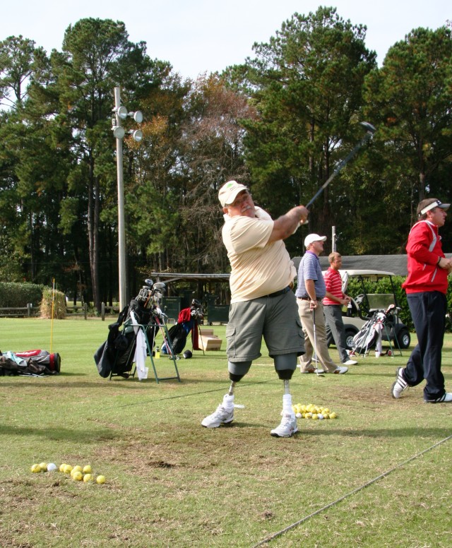 Disabled Soldiers Play Golf