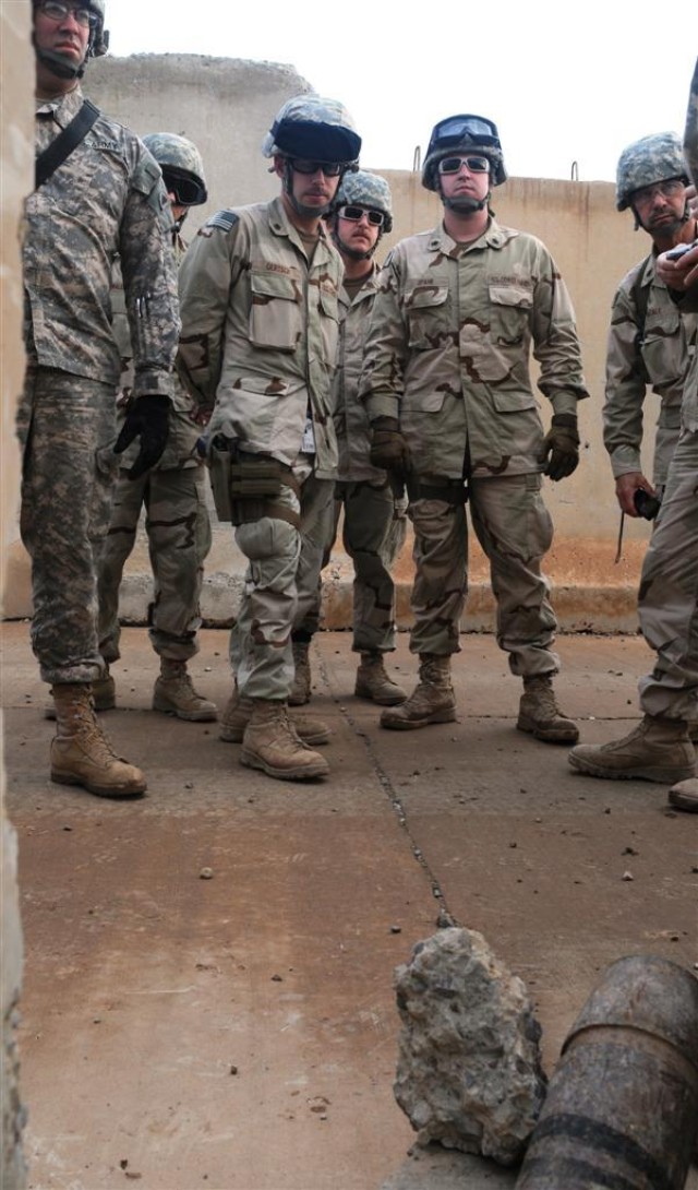 Soldiers train Coast Guardsmen counter-IED tactics