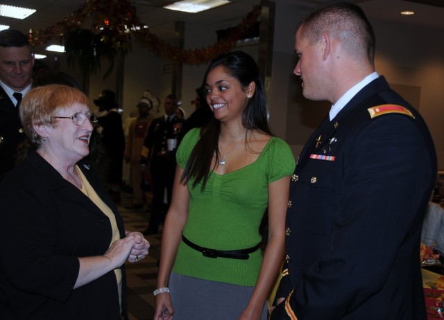 COMMUNITY LEADERS OBSERVE THANKSGIVING WITH SOLDIERS, FAMILIES