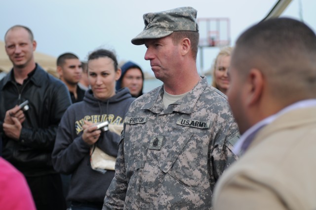 SMA Preston visits troops during Thanksgiving
