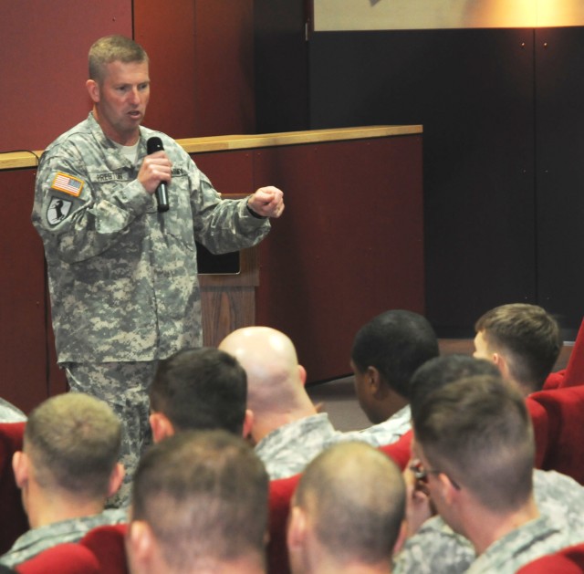 Sergeant major of Army visits Hohenfels Soldiers