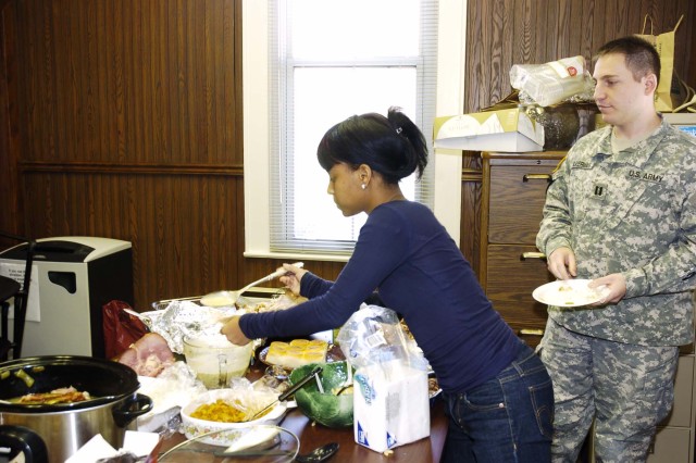 Soldiers, Families celebrate Thanksgiving early