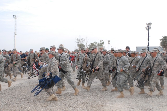 Kid Rock, Carlos Mencia entertain troops in Iraq