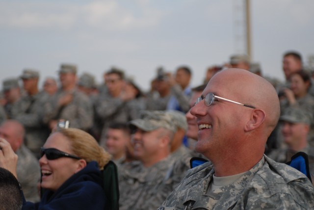 Kid Rock, Carlos Mencia entertain troops in Iraq