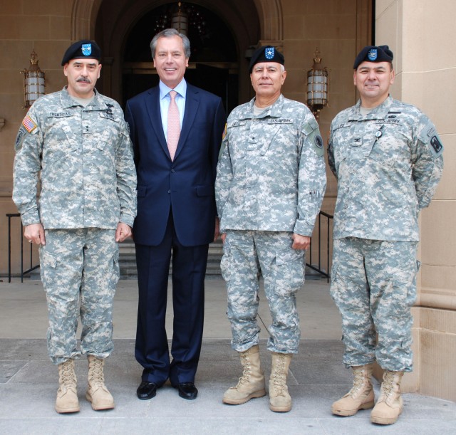 Texas lieutenant governor visits 470th MI Brigade and U.S. Army South