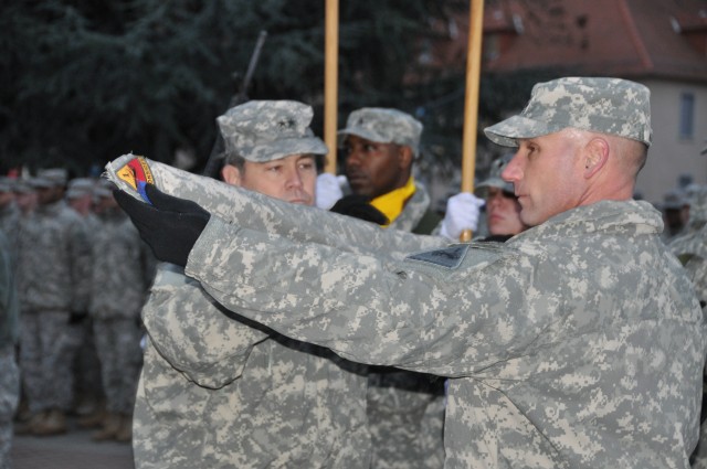 1st Armored Division Cases Colors for Deployment