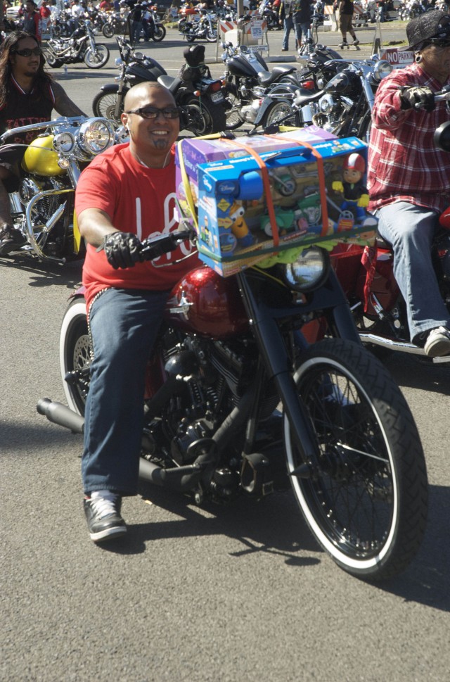 Military bikers support local youth with &#039;Toys for Tots&#039;