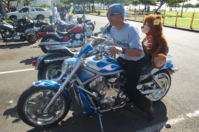 Military bikers support local youth with &#039;Toys for Tots&#039;