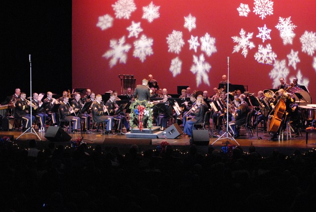 Army Ground Forces Band concert is holiday hit