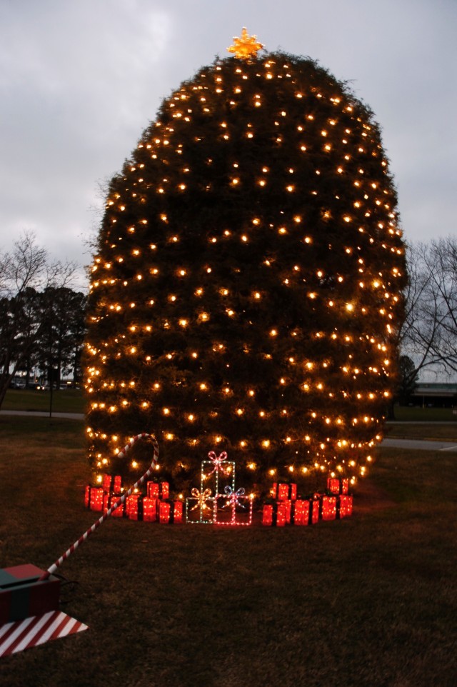 Fort Gillem community lights tree