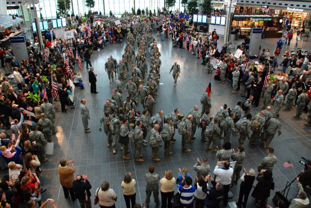 Guard Soldiers return to Indianapolis airport