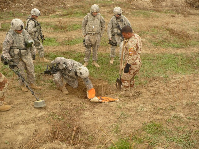 2nd HBCT Finds Weapons Cache