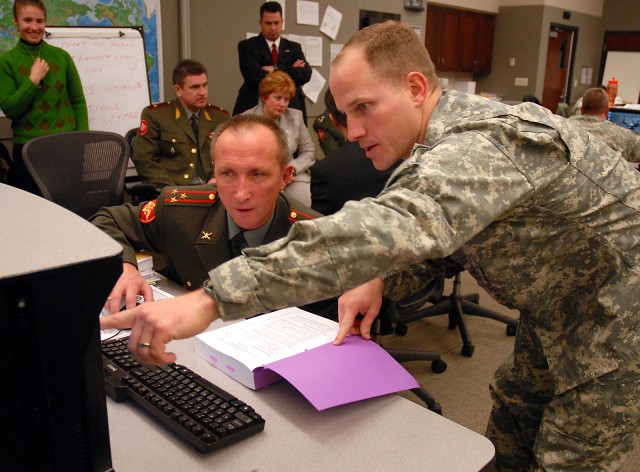 Russian delegation visits CAC, CGSC