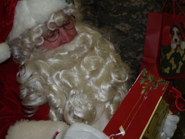 Soldiers bring camouflage Christmas to Sunrise Children&#039;s Home