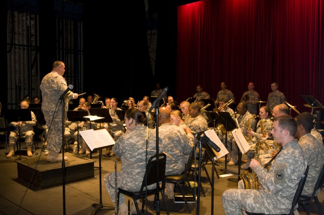 &quot;Wildcat&quot; Army Reserve band gives Newberry community holiday cheer during recent concert