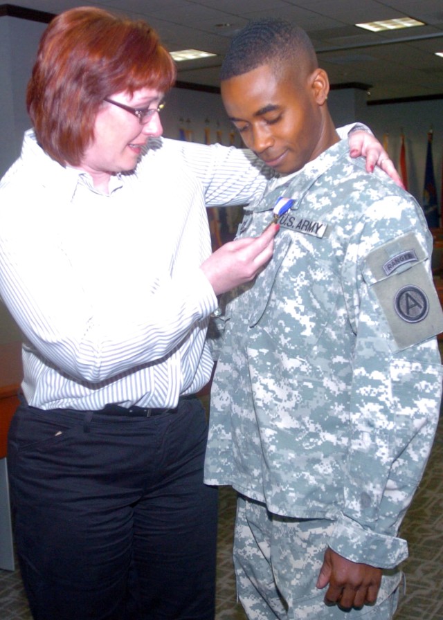 Army Ranger awarded Soldier&#039;s Medal for saving civilian