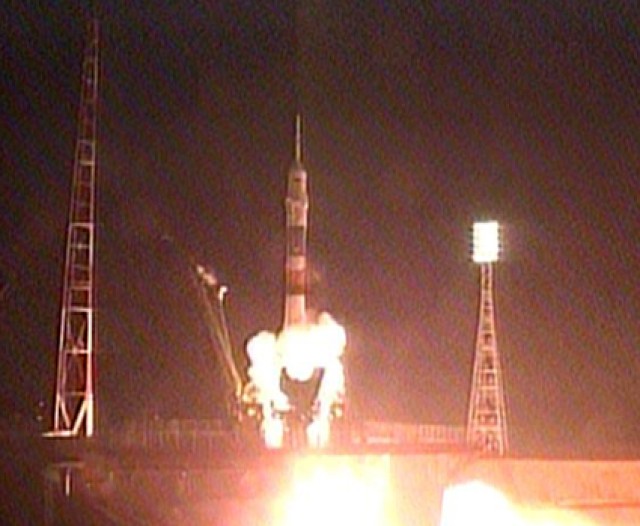 Soldier launches for Space Station with Expedition 22 crew